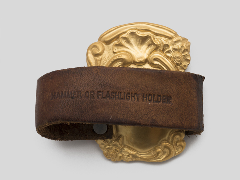 Tobias Alm, The Châtelaine no. 9, 2015, châtelaine brooch, gilded sterling silver, leather, steel, 70 x 90 x 20 mm, photo: artist