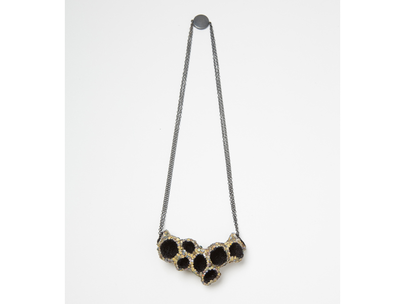 Carina Shoshtary, Nymphaea 1, 2015, necklace, 2 cm x 7.5 cm x 3.5 cm, photo: artist