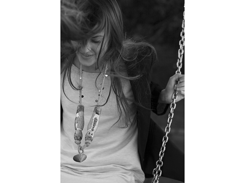 Hans Stofer, I Love Skipping, 2006, necklace, silver, jump rope, wood, plastic beads, 100 cm long, Swiss Confederation’s collection on loan to mudac, photo: Régine Gapany, cepv, Vevey Hans Stofer, I Love Skipping, 2006