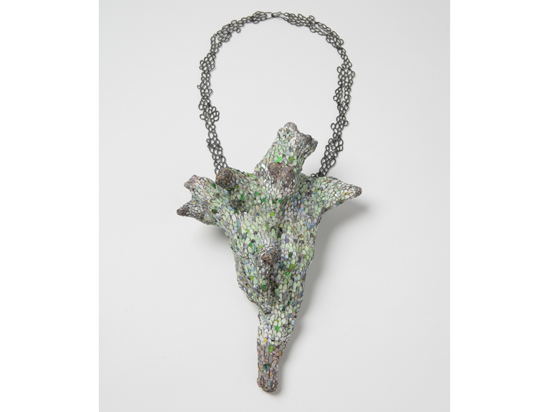Carina Shoshtary, The Green Escape, 2015, necklace, 7.5 cm x 39 cm x 17 cm, photo: artist