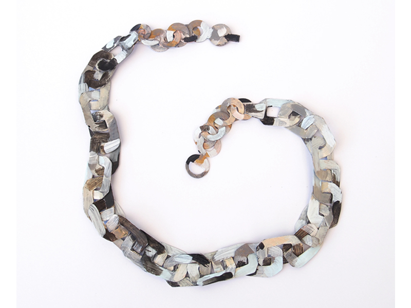 Vanessa Arthur, Buffed Chain, 2015, necklace, copper, thermo-set paint, sterling silver, 610 x 20 mm, photo: artist