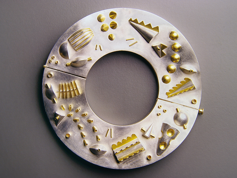 Barbara Paganin, Reperti (Finds), 1994, bracelet, silver, gold, ebony, 115 mm diameter, private collection, photo: Lorenzo Trento Barbara Paganin, Reperti (Finds), 1994, bracelet, silver, gold, ebony, 115 mm diameter, private collection, photo: Lorenzo Trento