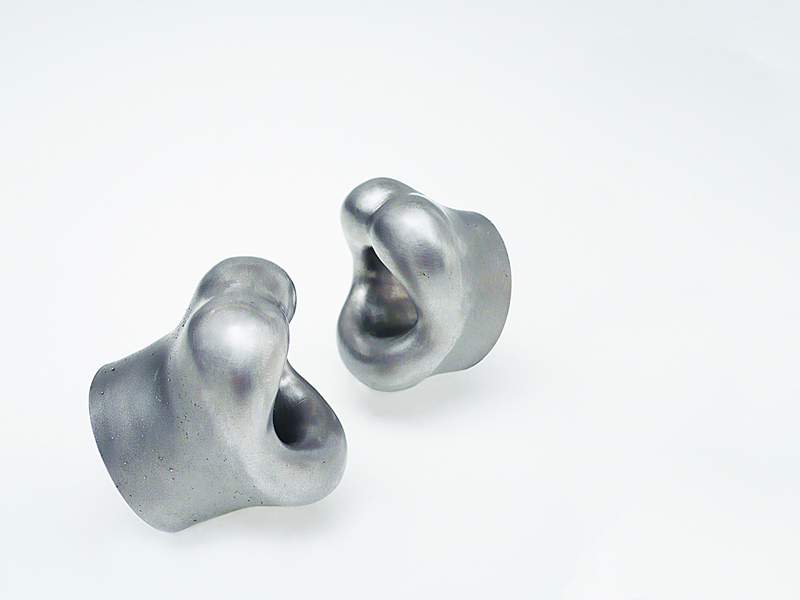 Sophie Hanagarth, Lipstick, 2013, ring, cast stainless steel, 35 x 30 x 25 mm, photo: artist Sophie Hanagarth, Lipstick, 2013, ring, cast stainless steel, 35 x 30 x 25 mm, photo: artist
