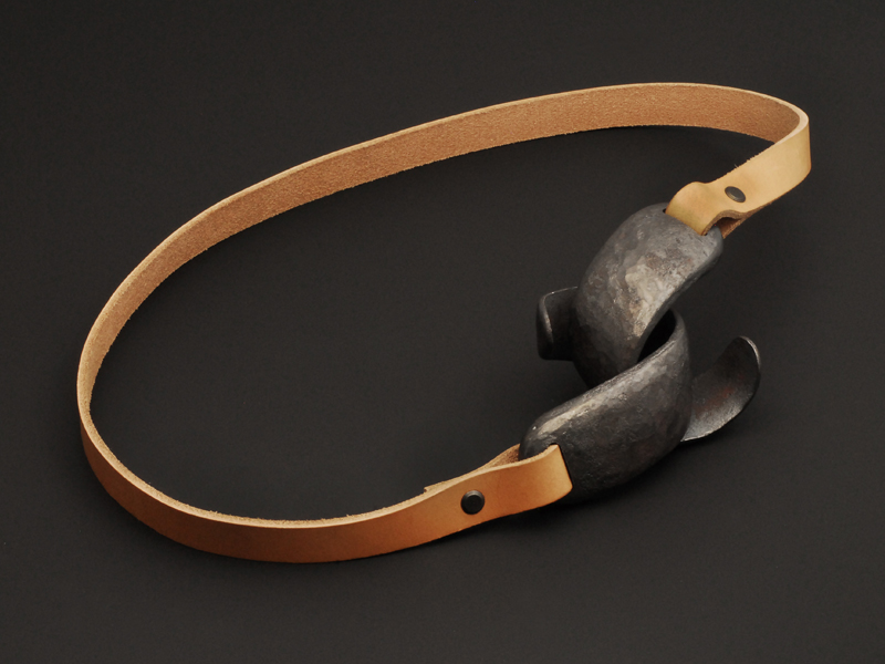 Sophie Hanagarth, French Kiss, 2012, collar, pure iron, leather, 298 mm long, photo: Corinne Janier 