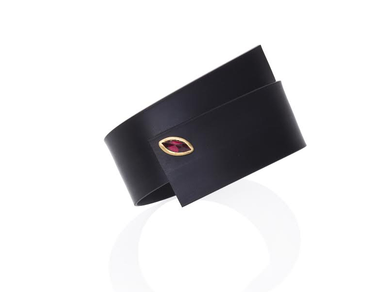 Orly Wexler, Folded Bracelet, 2015, silicone, 22-karat gold, tourmaline, 51 x 51 x 44 mm, photo: artist