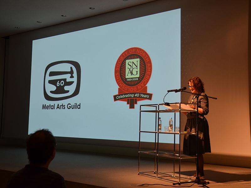 Toni Greenbaum giving the lecture called From Smag to SNAG, Ernst von Siemens Auditorium, Pinakothek der Moderne, Munich, 2018, photo: Die Neue Sammlung (Archive) Toni Greenbaum giving the lecture called From Smag to SNAG, Ernst von Siemens Auditorium, Pinakothek der Moderne, Munich, 2018