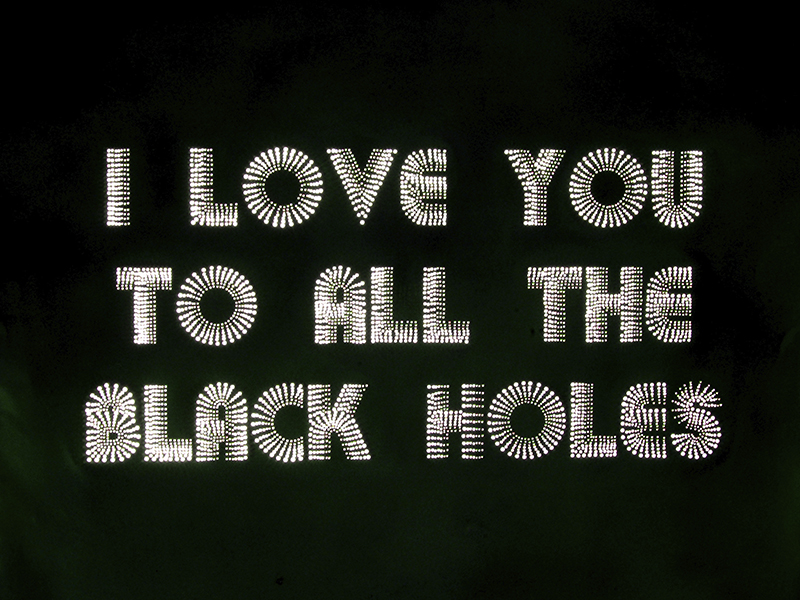 Angela Hennessy, Te amo hasta todos los agujeros negros