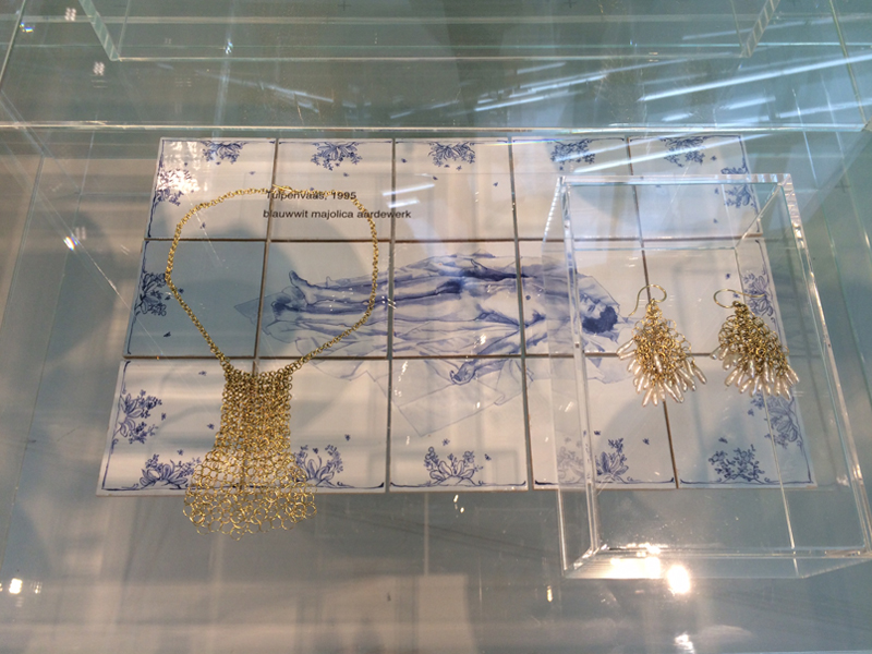 Exhibition view (detail), Daniel Kruger: Jewellery and Ceramics 1974–2014, foreground work, Necklace, 2001, brass, gold, pearls, 45 x 470 mm, collection Stedelijk Museum ’s-Hertogenbosch, Holland, photo: Liesbeth den Besten