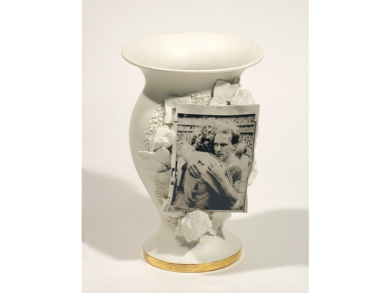 Daniel Kruger, Vase, 1997, ceramic, 270 x 173 mm, collection Stedelijk Museum ’s-Hertogenbosch, photographer unknown