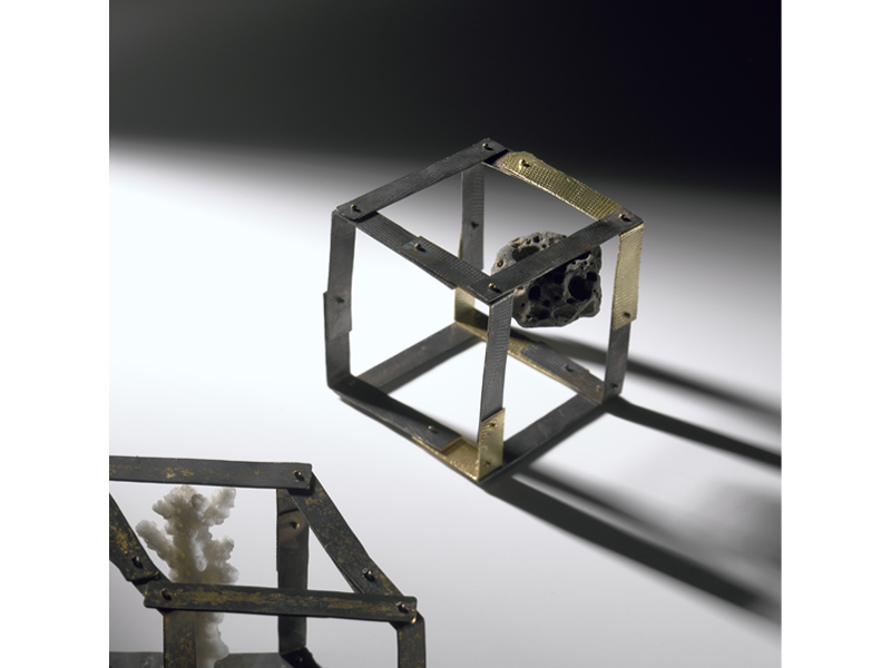 Maria Rosa Franzin, Gabri, 2004, pendant/object, fine gold, silver, white coral, 40 x 40 x 40 mm, photo: Silvano Longo