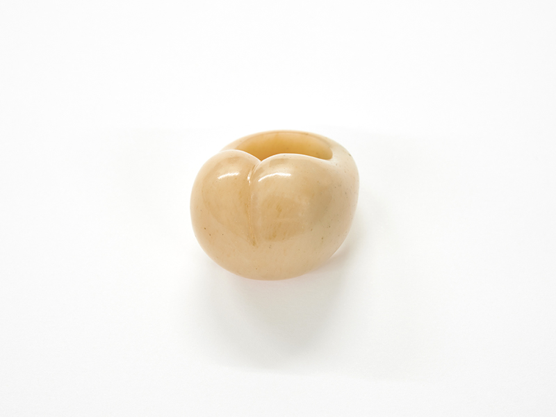 Yutaka Minegishi, Butt Ring, 2016, Eosit, 30 x 40 x 25 mm, photo: Dirk Eisel Yutaka Minegishi, Butt Ring, 2016, Eosit, 30 x 40 x 25 mm, photo: Dirk Eisel