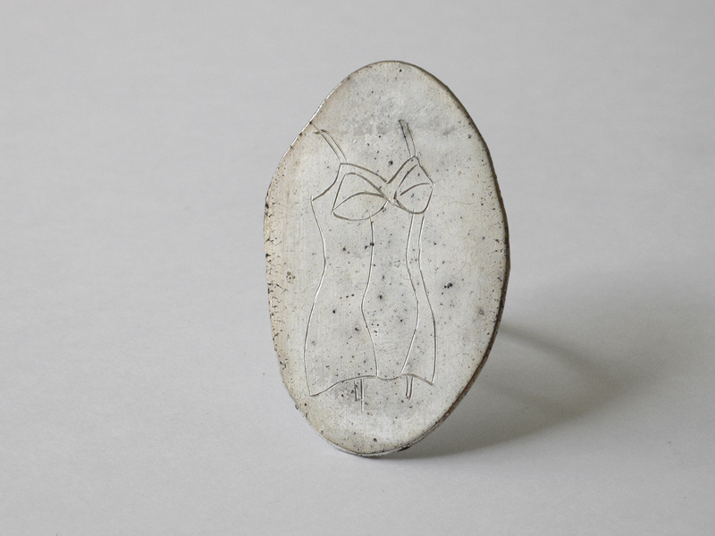 Karen Pontoppidan, Untitled, 2006, ring, silver, gold, enamel, 51 x 31 x 30 mm, photo: artist
