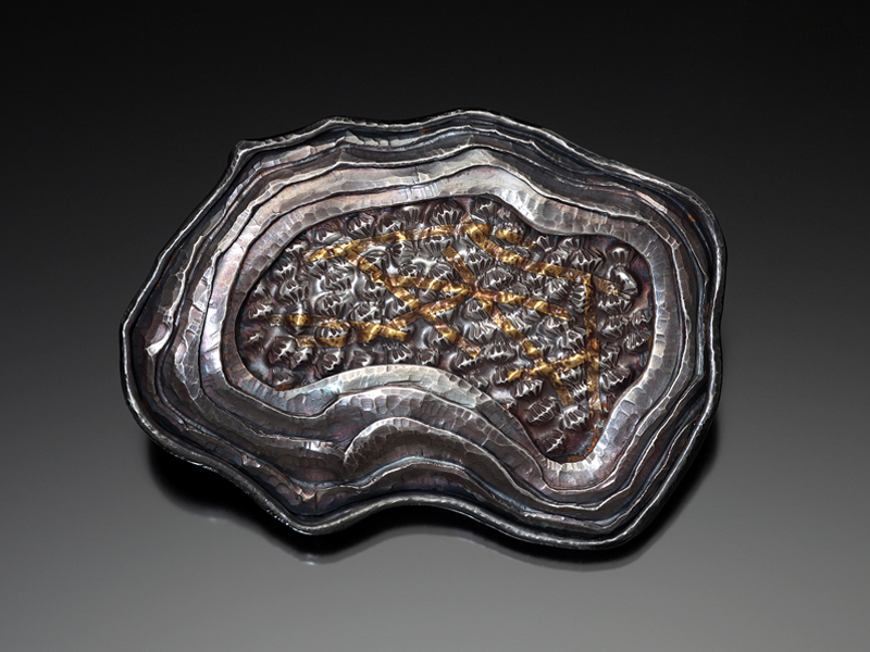 Nancy Mēgan Corwin, Mussels of Rottnest Island, 2015, brooch/pendant, sterling silver, 24-karat gold keum-boo, chased, repoussé, fabricated, 76 x 57 x 6 mm, photo: Doug Yaple 