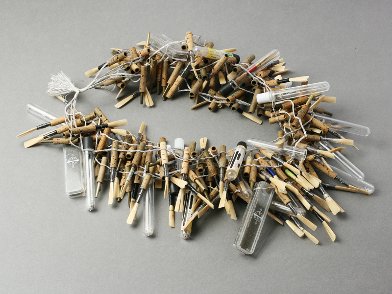 Lisa Walker, Calvin’s Oboe Reeds, 2015, oboe reeds, thread, plastic, 350 mm diameter, photo: artist