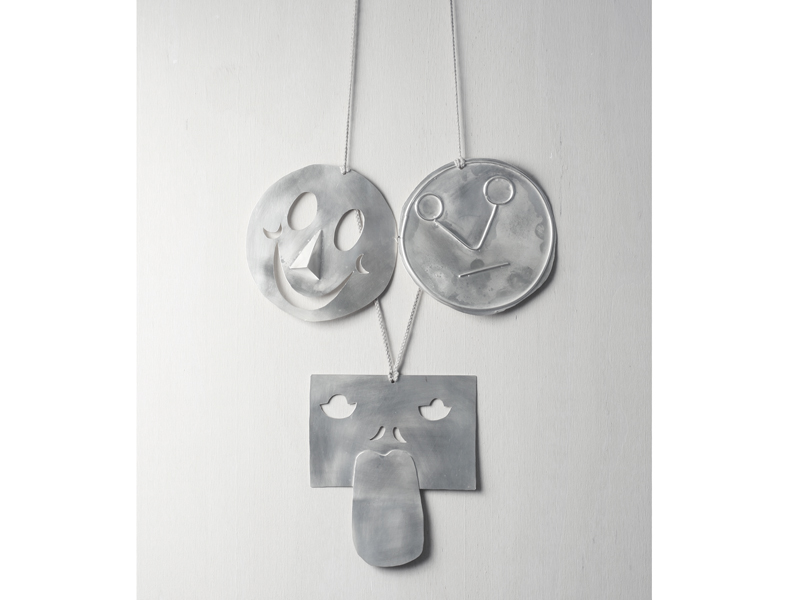 Lisa Walker, Necklace, 2016, silver, thread, 500 mm diameter, photo: artist