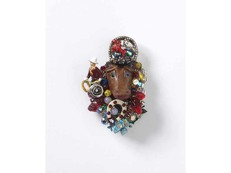 Judy Onofrio, Mr. Earl, 1990, brooch, wood, plastic, glass beads, 110 x 75 x 20 mm