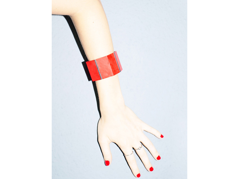 Felix Lindner, Very Red, 2011, bracelet, silver, approximately 70 mm diameter, height 44 mm, photo: Samantha Font-Sala Felix Lindner, Very Red, 2011, bracelet, silver, approximately 70 mm diameter, height 44 mm, photo: Samantha Font-Sala