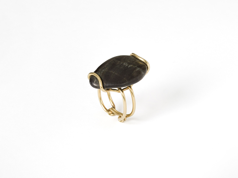 Naum Slutzky, Untitled, c. 1962, ring, gold, pebble, 30 x 20 mm, Die Neue Sammlung – The Design Museum