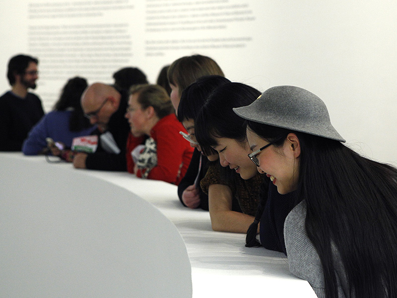 Visitors in the exhibition space under the glass roof, Pinakothek der Moderne, Munich, photo: Die Neue Sammlung (A. Laurenzo) Visitors in the exhibition space under the glass roof, Pinakothek der Moderne, Munich, photo: Die Neue Sammlung (A. Laurenzo)