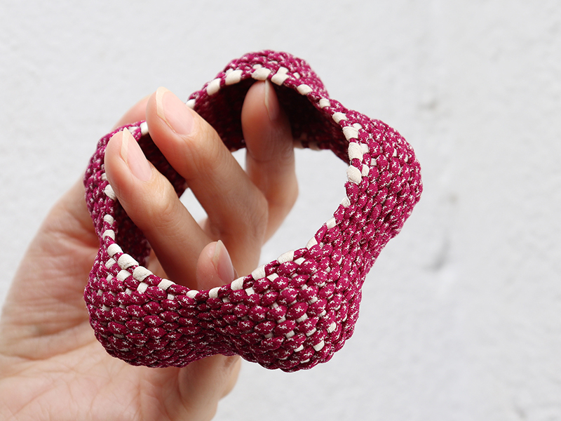 Yumi Kato, Starfish, 2018, bracelet, recycled kimono silk, 100 mm in diameter, photo: Ramon Ferreira, 2018