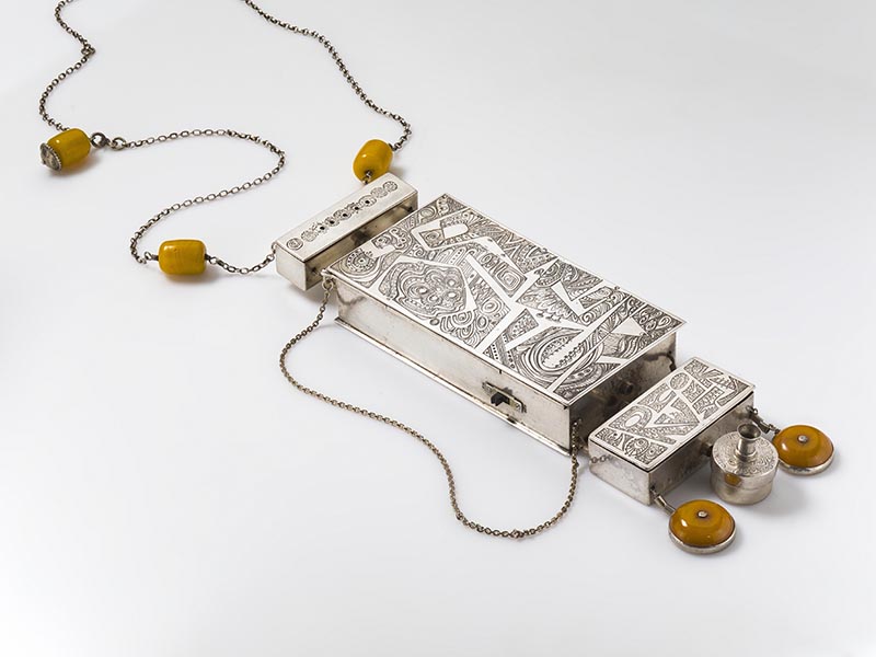 Mary Ann Scherr, Electric Oxygen Pendant (closed), 1974, from the Scherr Family Collection, photo: Jason Dowdle