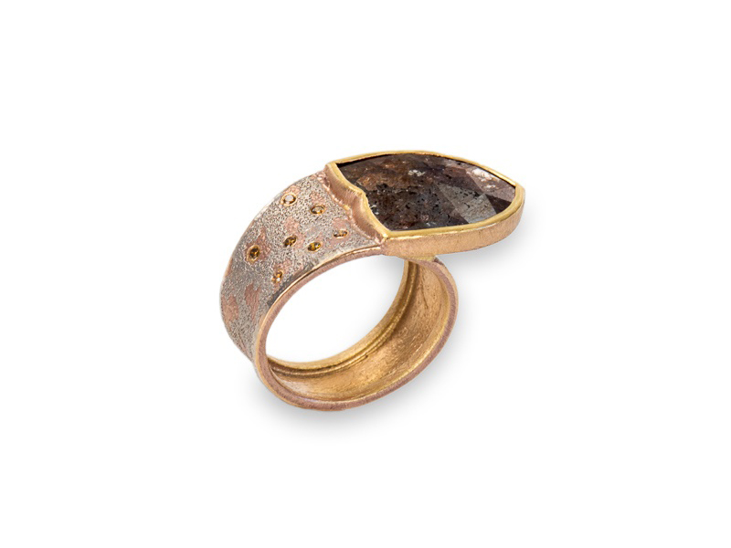 Peter Schmid, Zobel Ring, 2016, red gold, faceted diamond, auburn diamonds, 15 mm wide on top, 20 mm outside diameter, photo: Dianne Stromberg