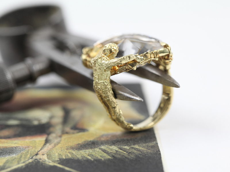 Robert Mazlo, Brunelleschi, 2013, ring, green gold, platinum, diamonds, rock crystal, photo: Bob Ivanovitch Robert Mazlo, Brunelleschi