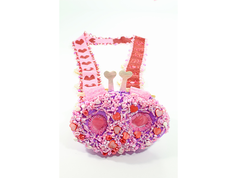 Breana Ferrara, Snail Kisses, 2019, necklace, polyester fabric and stuffing, glass beads, sterling silver, enamel on copper, mother-of-pearl, shell, dyed cultured freshwater pearls, thread, 660 x 229 x 152 mm, photo: artist Breana Ferrara, Snail Kisses, 2019
