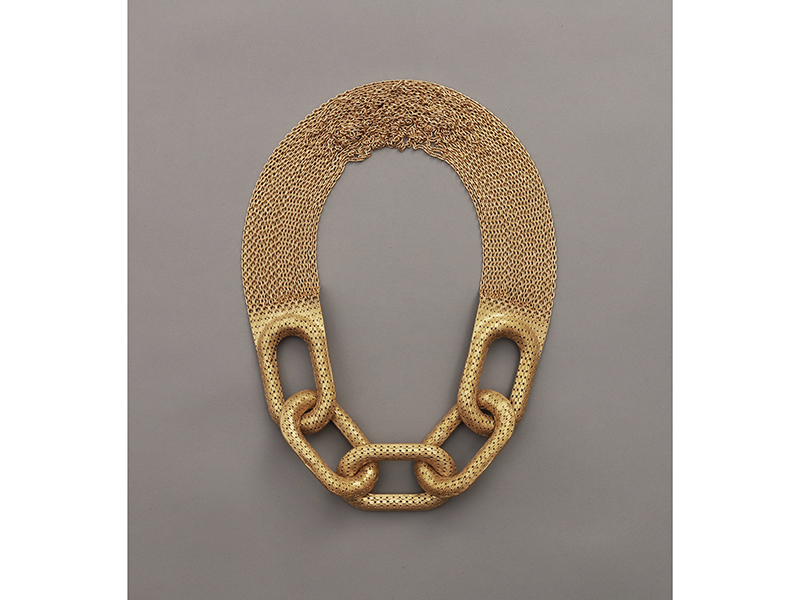 Veronika Fabian, Biglink Necklace, 2020, gold-plated brass, 190 x 290 x 40 mm, photo: artist