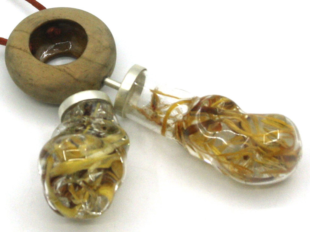 Jané Schoeman, Co-existence (detail), 2020, neckpiece, plant-based materials, glass, resin, wood, silver, photo: Joani Groenewald Jané Schoeman, Co-existence
