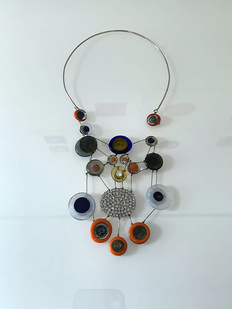 Exhibition view, Hermann Jünger: 50 Years of V-Schmuck, at Quittenbaum Gallery during Munich Jewellery Week 2020, photo: Pei Wu. In 1970, Jünger exhibited his collection, V-Schmuck, for the first time, at the Leading Trade Fair for Craft Trades. Geometric shapes and strong colors dominate these pieces, made of synthetic material and nylon, which, produced in series, were made accessible to many interested jewelry lovers. Fifty years, later Quittenbaum Gallery showed selected pieces, inviting you to rediscover these exciting works. Curated by Nadine Becker. Hermann Jünger: 50 Years of V-Schmuck, at Quittenbaum Gallery during Munich Jewellery Week 2020