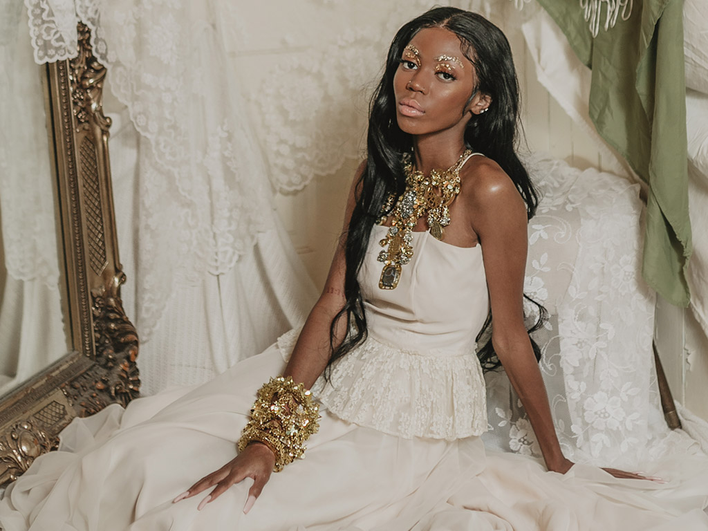 Savannah College of Art and Design recommended Divya Raijada. “Her work reflects the historical reference of traditional Indian jewelry from India with a modern twist,” says SCAD Chair of Jewelry Jay H. Song. | Divya Raijada, A Glittering Experience, 2021, bangles and necklace, model: @abbyblazee, set design: @jkchaotic, photo: @kayleighsclicks Divya Raijada, A Glittering Experience