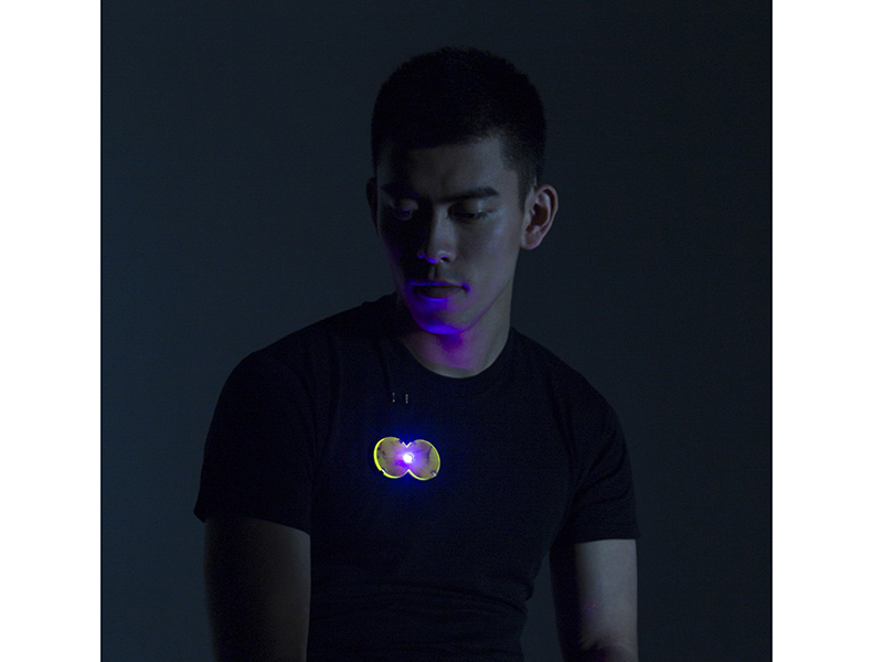 Hansel Tai, Daddy Issues, 2015, acrylic, UV printing, brass, 24-karat gold, LED, button cell, photo: Peipei Chen Hansel Tai, Daddy Issues, 2015, acrylic, UV printing, brass, 24-karat gold, LED, button cell, photo: Peipei Chen