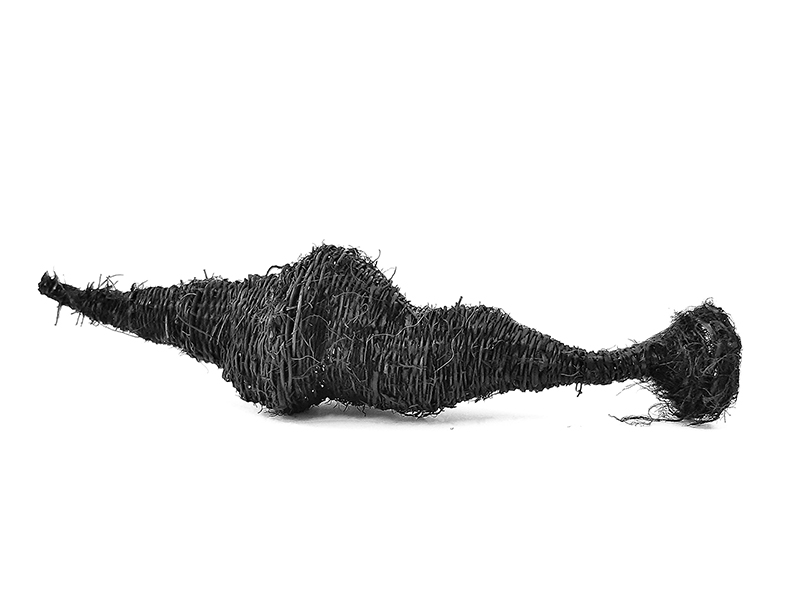 Rita Soto, Malakamato, 2020, brooch, papyrus roots, dyed vegetable fiber, steel, 140 x 40 x 40 mm, photo: artist