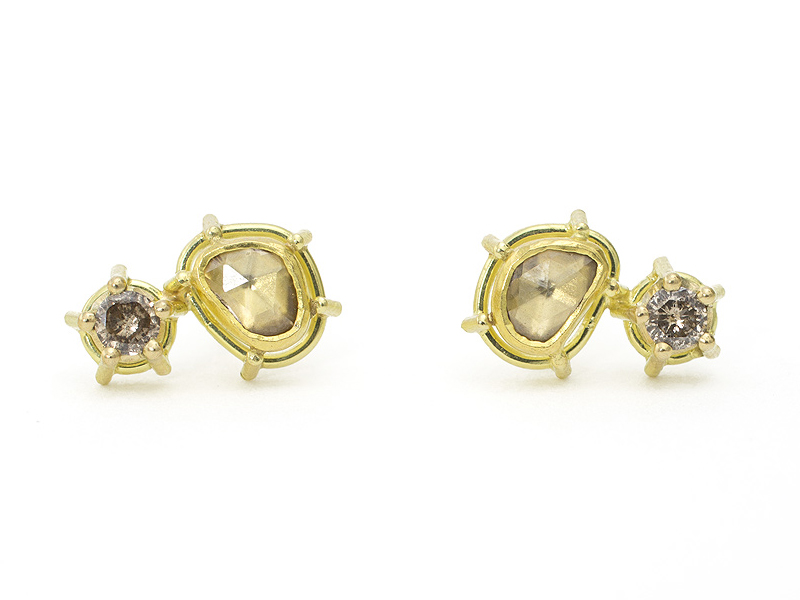Mauve Diamond Earrings, 2015, 18-karat yellow gold, 22-karat yellow gold, mauve diamonds, 10 x 10 x 5 mm, photo: artist