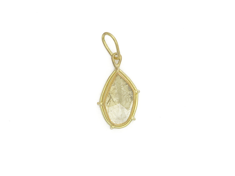 Diamond Slice Pendant, 2015, 18-karat yellow gold, 22-karat yellow gold, diamond slice, 25 x 10 x 5 mm, photo: artist Diamond Slice Pendant, 2015, 18-karat yellow gold, 22-karat yellow gold, diamond slice, 25 x 10 x 5 mm, photo: artist