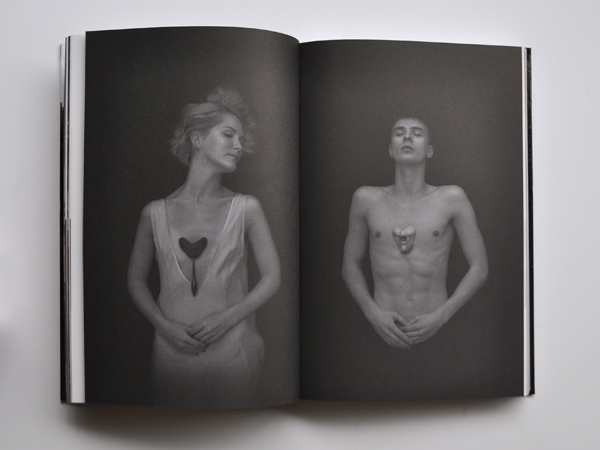 Book inside spread: Handful, Stuttgart: Arnoldsche Art Publishers, 2015, photo: Benjamin Lignel. Book inside spread: Handful, Stuttgart: Arnoldsche Art Publishers, 2015, photo: Benjamin Lignel.
