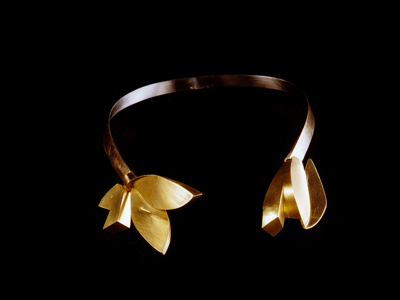 Bruno Martinazzi, Ramo d’Oro, 1990, necklace, 20-karat gold, 18-karat white gold, photo: Stefano Pasquini Bruno Martinazzi, Ramo d’Oro