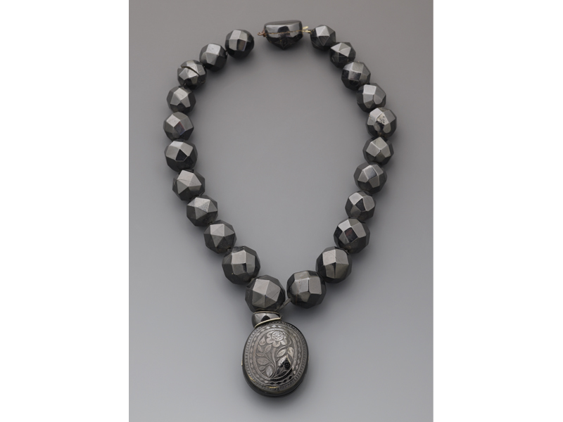 Necklace with locket, 1870–1890, 22 large faceted imitation jet beads, beads: 78cm long, locket: 60 x 40 mm, gift of Prof. H. Hale Bellot (1966), photo: courtesy of Manchester Art Gallery 2015