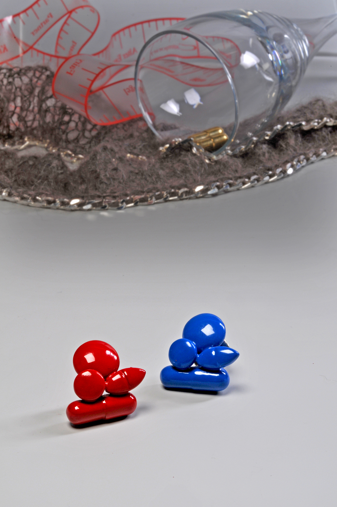 Frederic Braham Bonbons tres bons brooch (P19) 2007 blue and red powder coated m