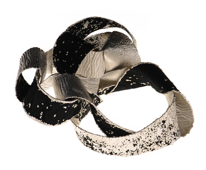 Yasutaka Okamura, Bracelet, 2011, kimono fabric, fine silver, 130 x 70 mm, Courtesy Galerie Marzee, photo editing Galerie Marzee Yasutaka Okamura