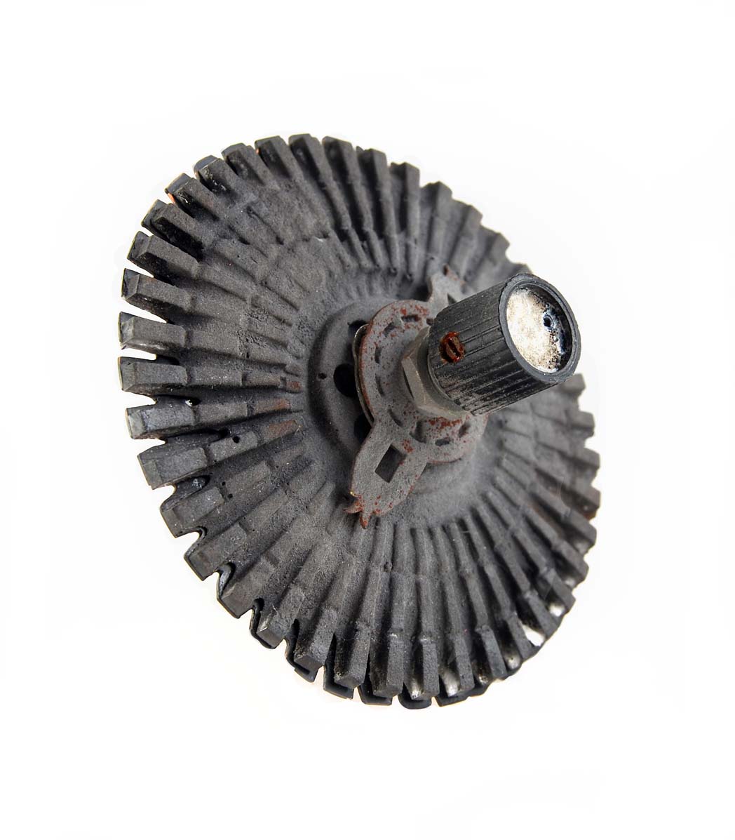 Julia Middleton, Recent Relic 4, 2011, found object, resin, iron powder, copper, 925 silver, steel, 90 x 90 x 35 mm, Courtesy Galerie Marzee, photo editing Galerie Marzee Julia Middleton