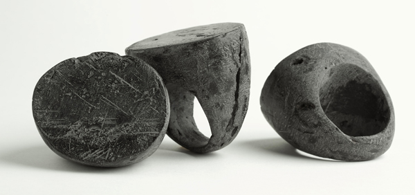 Malvine Marichal, Quadraat, 3 rings, 2011, stone, 7.5 cm x 8 cm and 3cm x 3cm