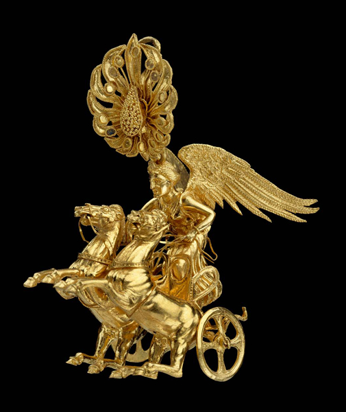 Earring with Nike driving a chariot