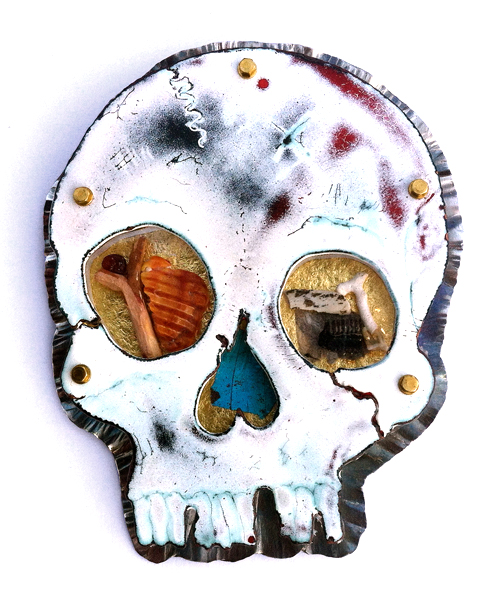 Ken Bova, In Vita Oblitus, 2012, brooch, sterling silver, copper, 23-karat gold leaf, liquid enamel, cedar, garnet, shell, coral, wasp nest paper, fossils (bison bone, fish tongue), gopher tooth, butterfly wing, 76.2 x 63.5 x 6.35 mm, photo: artist Ken Bova