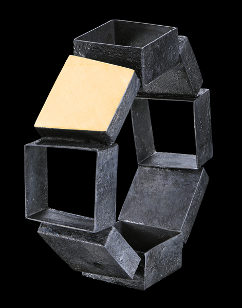 Gigi Mariani, It’s all under control, 2013, bracelet, silver, 18-karat yellow gold, niello patina, 100 x35 mm Gigi Mariani