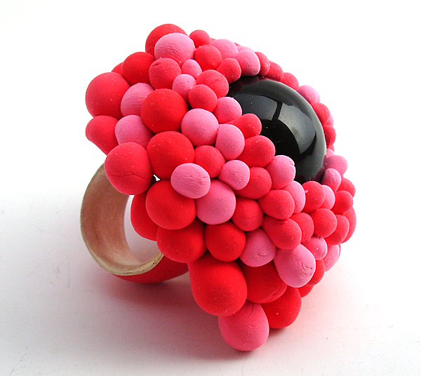 Maura Biamonti, Pink eye, 2012, ring, obsidian, sterling silver, polymer, 55 x 50 mm, photo: unknown Maura Biamonti