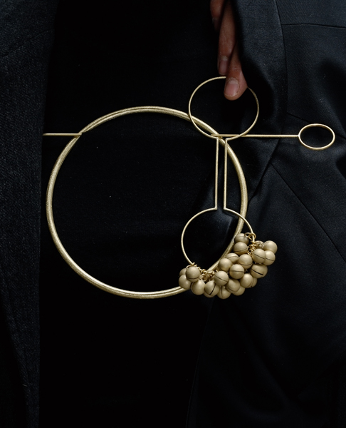 EunJi Choi, Untitled, 2014, brooch, brass, 63 x 140 x 19 mm, photo: Galerie Marzee