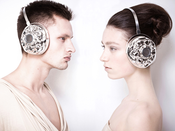 Mi-Ah Rödiger, Soundscapes, 2010, headgear, silver, steel, chromium-plated resin, silicone rubber, 240 x 230 x 105 mm, photo: Jorrit Pfeiffer Mi-Ah Rödiger