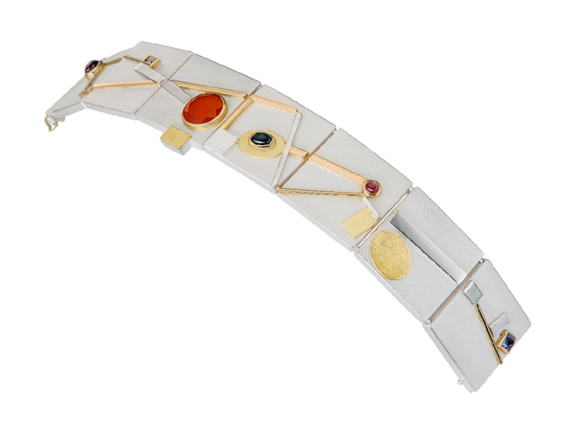 Janis Kerman, Untitled, 2015, bracelet, sterling silver, 18-karat gold, carnelian, orange sapphire, tourmaline, rectangular blue iolite, 25 x 178 mm, photo: Dale Gould